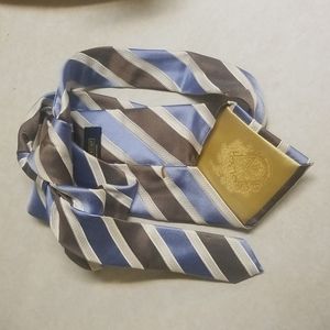 Donald J Trump Signature Collection Family Crest Executive Tie 3 1/4 Hand Tie